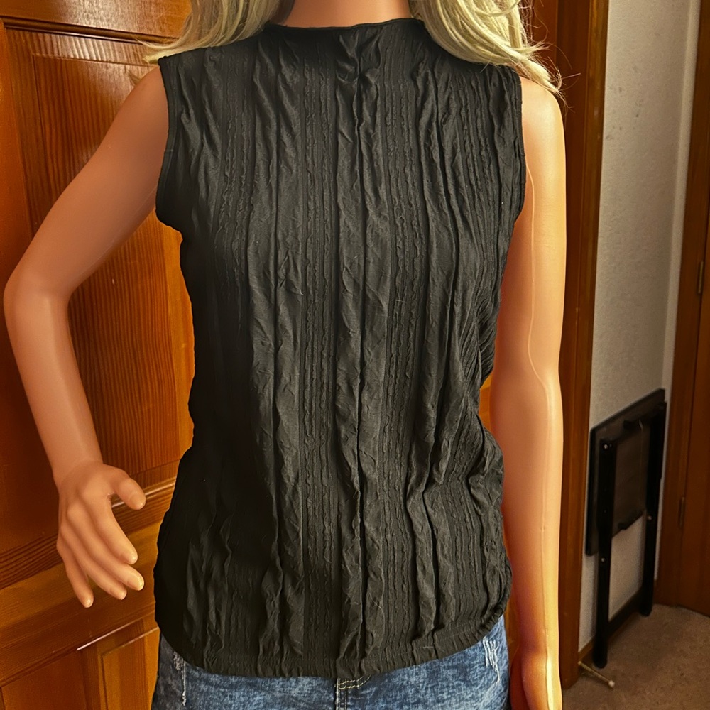 Chic Textured Tank Top - Picture 13 of 16